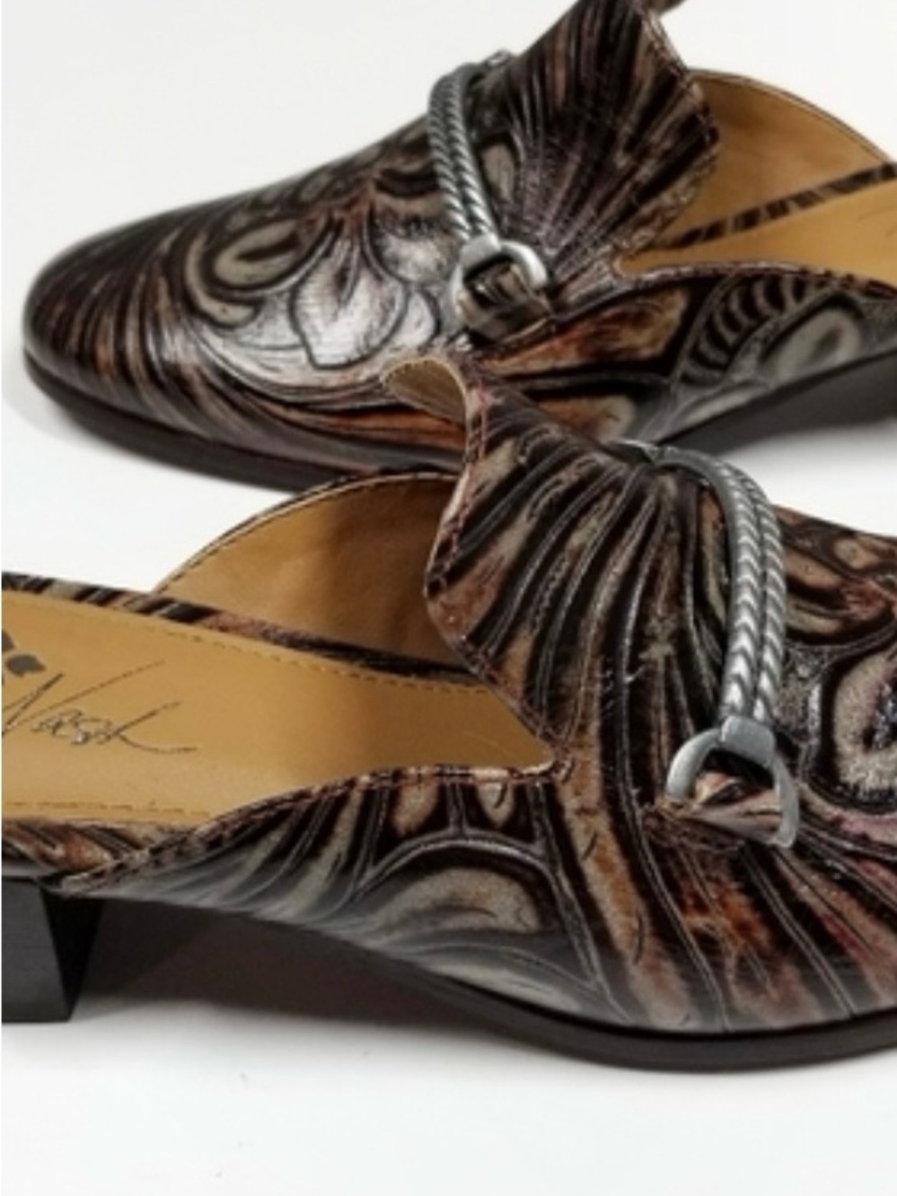 New Patricia Nash shoes embossed tooled leather floral detailing metal metallic - Picture 2 of 8